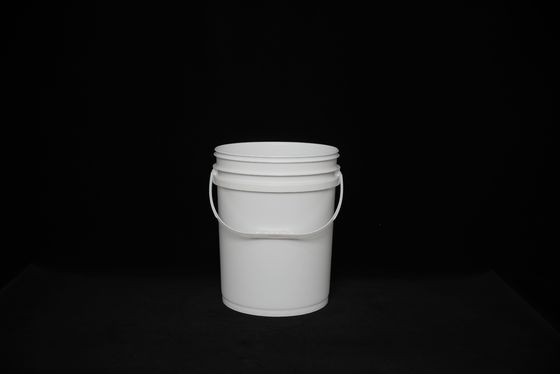 Smooth Round Plastic Bucket With Seal Lid Lightweight Design For Easy Cleaning