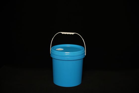 FDA Approved Stackable Oil Bucket With Smooth Surface Lid And Handle Lightweight For Easy Handling.